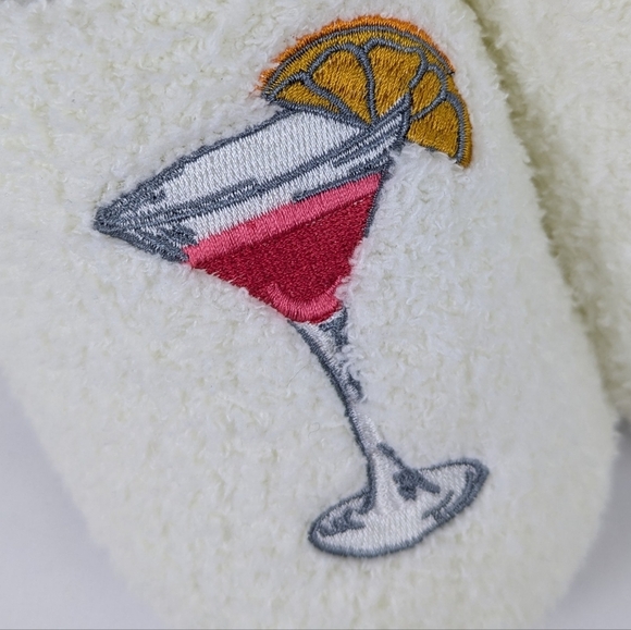 Cosmopolitan Slippers Sherpa Embroidered Memory Foam Slip On Ivory M (7/8) NWT - Picture 2 of 12